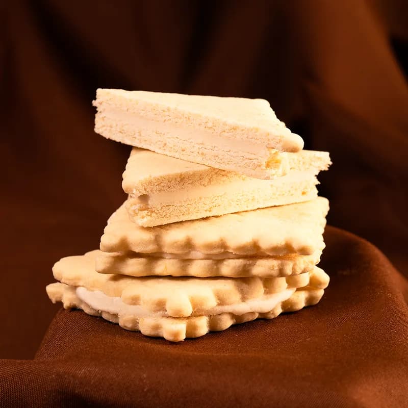 Pila de Limonettas Malfatti: galletitas festoneadas rellenas, la línea de limón de la marca.